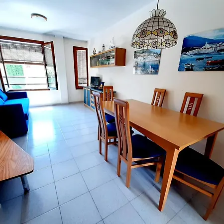 Good Location, 5 Min, Parking, Air Conditioning 아파트 또사데마르