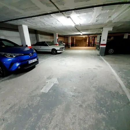 아파트 Good Location, 5 Min, Parking, Air Conditioning