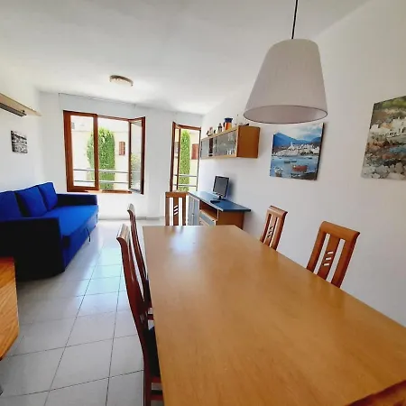 Good Location, 5 Min, Parking, Air Conditioning Апартаменти *